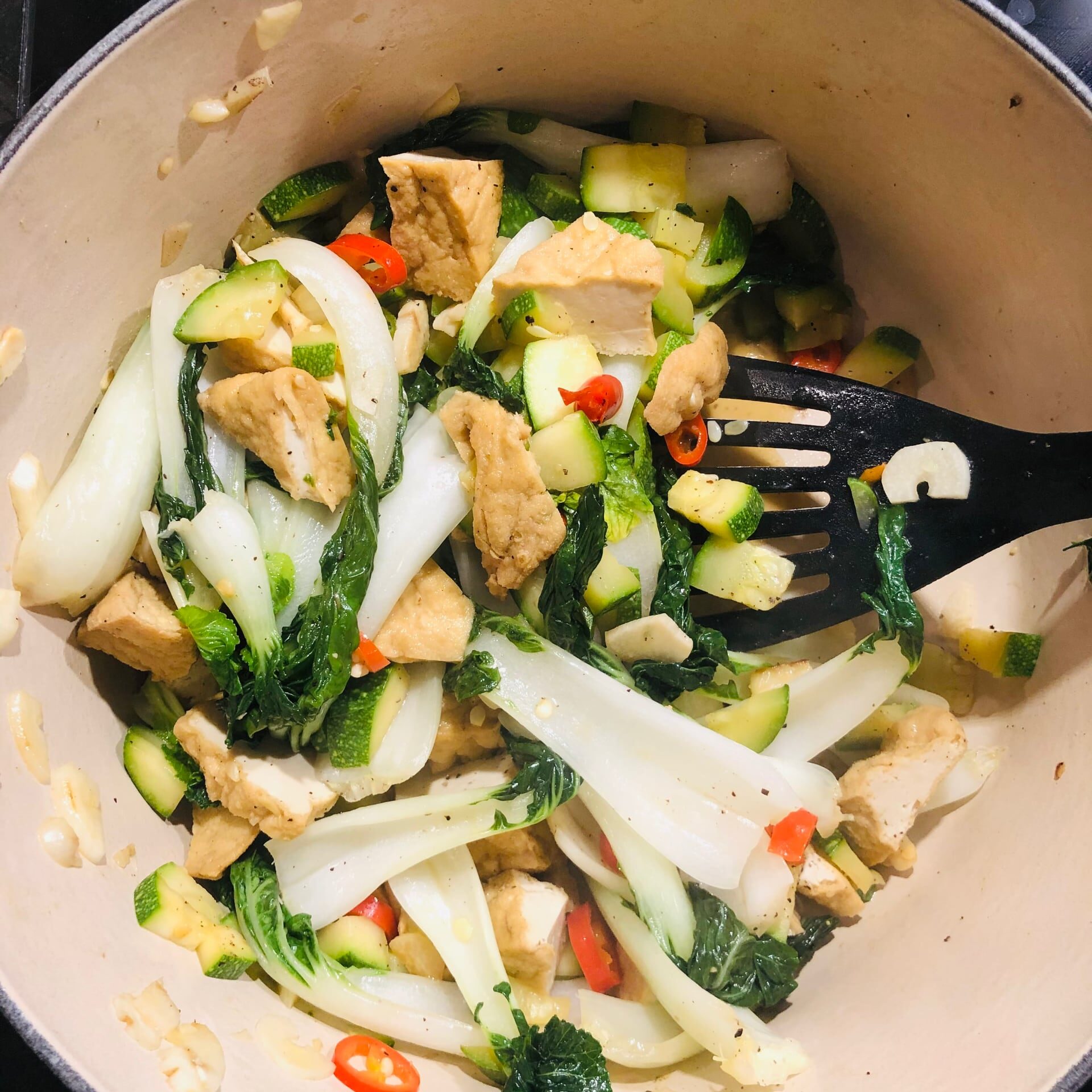 Stekt friterad tofu med pakchoi